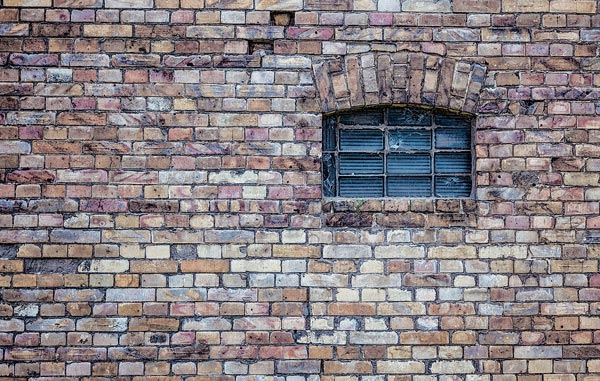 Mauer-Fenster